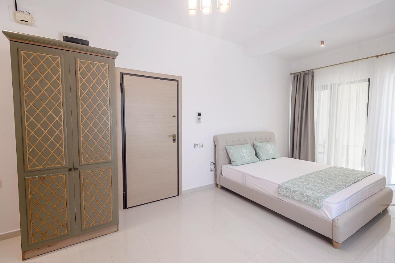 Riviera Residence Apartments Mamaia Exterior photo