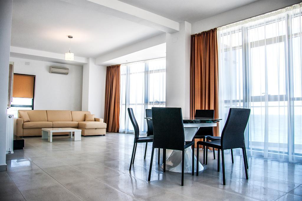 Riviera Residence Apartments Mamaia Exterior photo