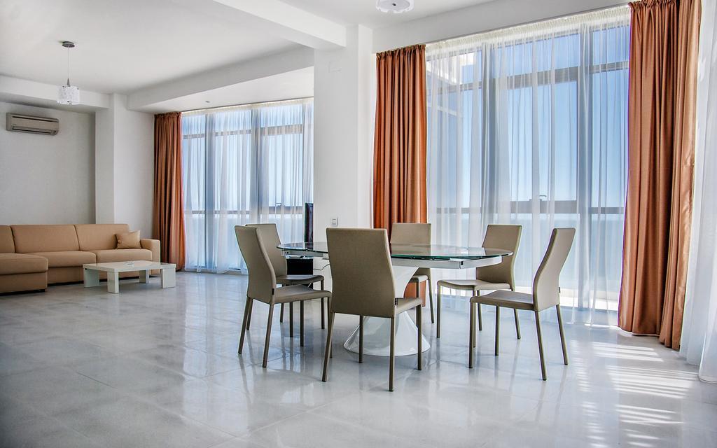 Riviera Residence Apartments Mamaia Exterior photo