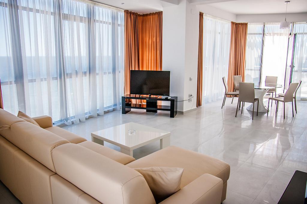 Riviera Residence Apartments Mamaia Room photo